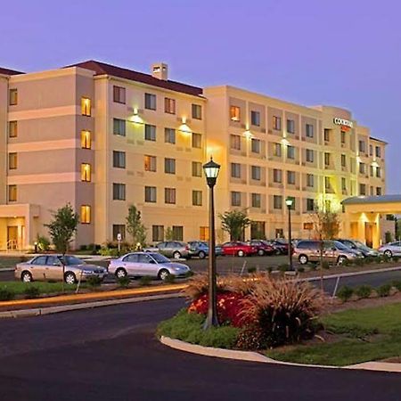 Отель Courtyard Lancaster Fertility Экстерьер фото