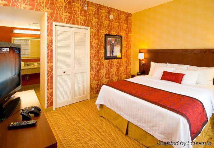 Отель Courtyard Lancaster Fertility Экстерьер фото