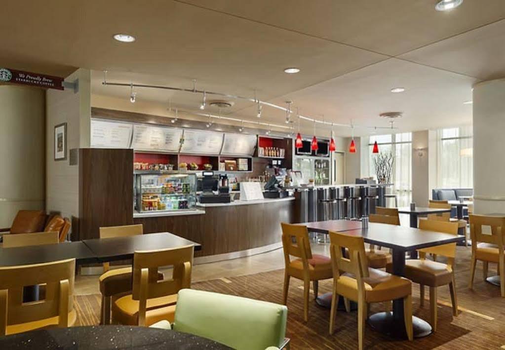 Отель Courtyard Lancaster Fertility Экстерьер фото