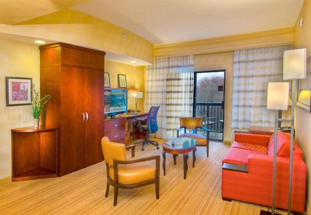 Отель Courtyard Lancaster Fertility Экстерьер фото