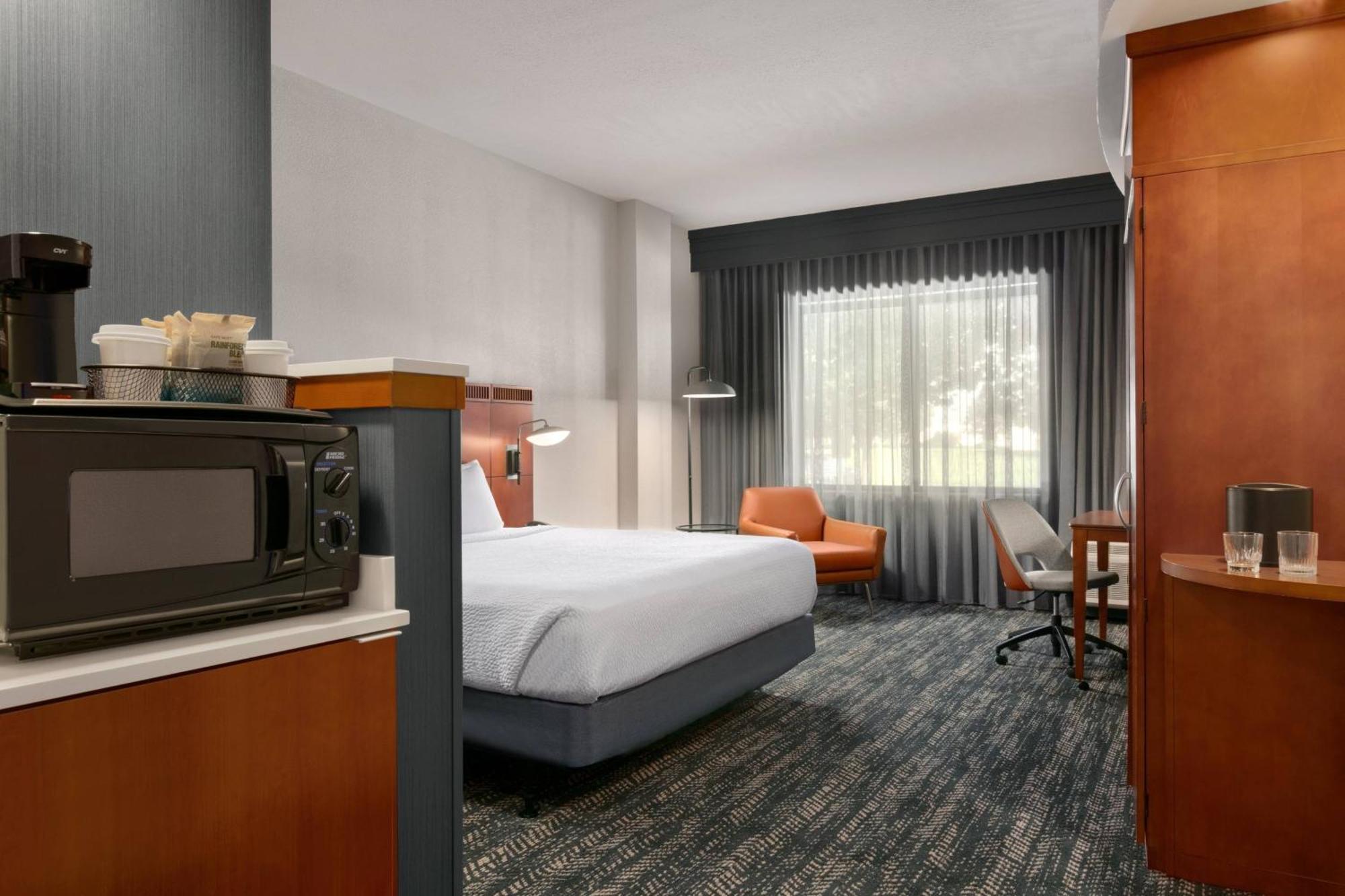 Отель Courtyard Lancaster Fertility Экстерьер фото