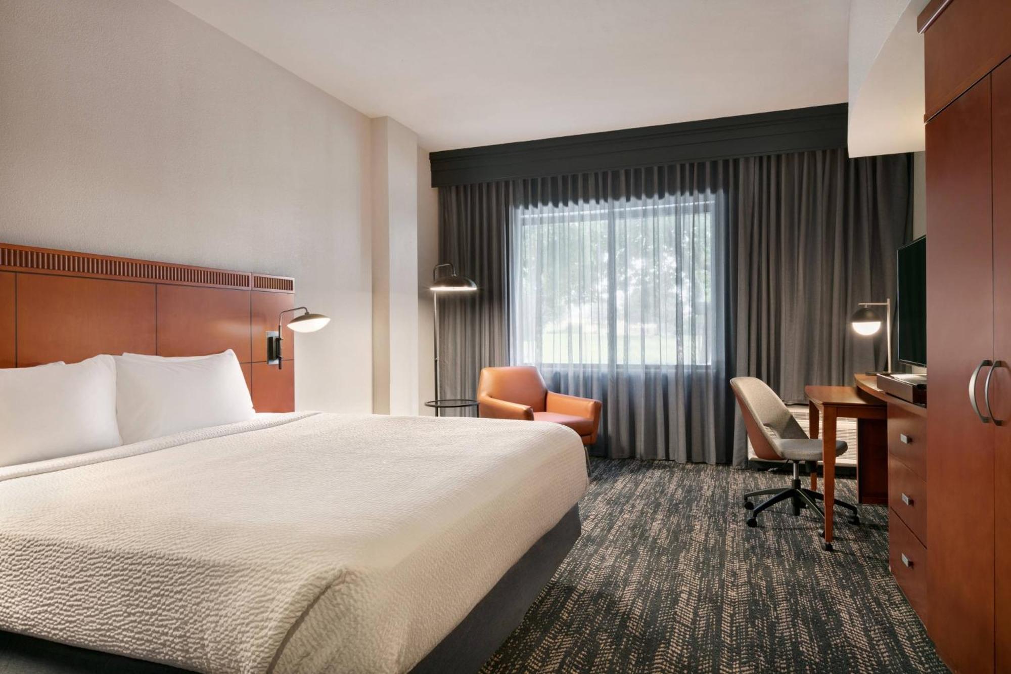 Отель Courtyard Lancaster Fertility Экстерьер фото