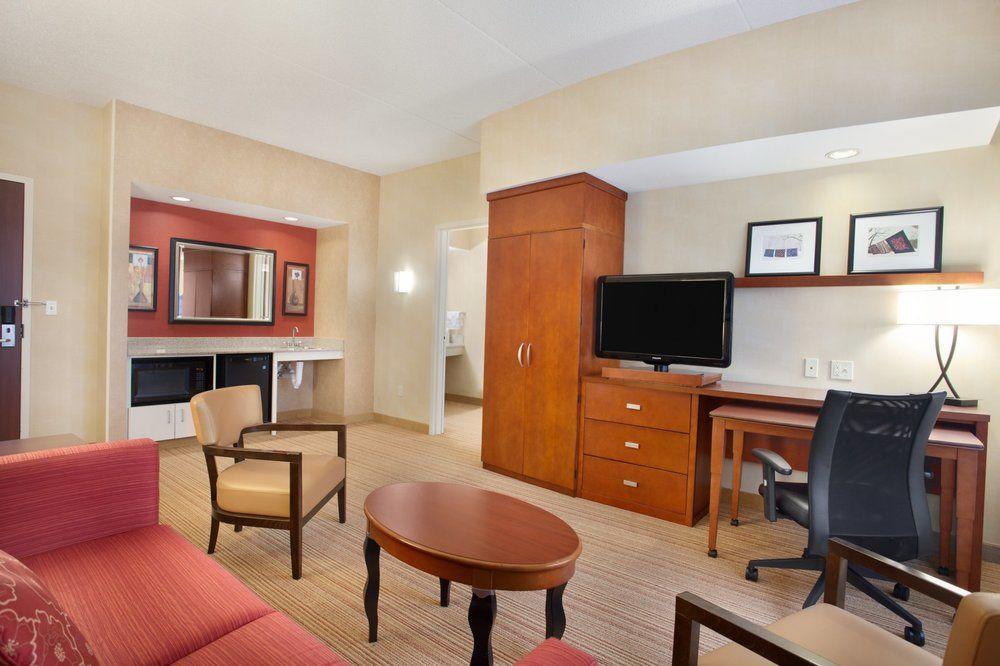 Отель Courtyard Lancaster Fertility Экстерьер фото