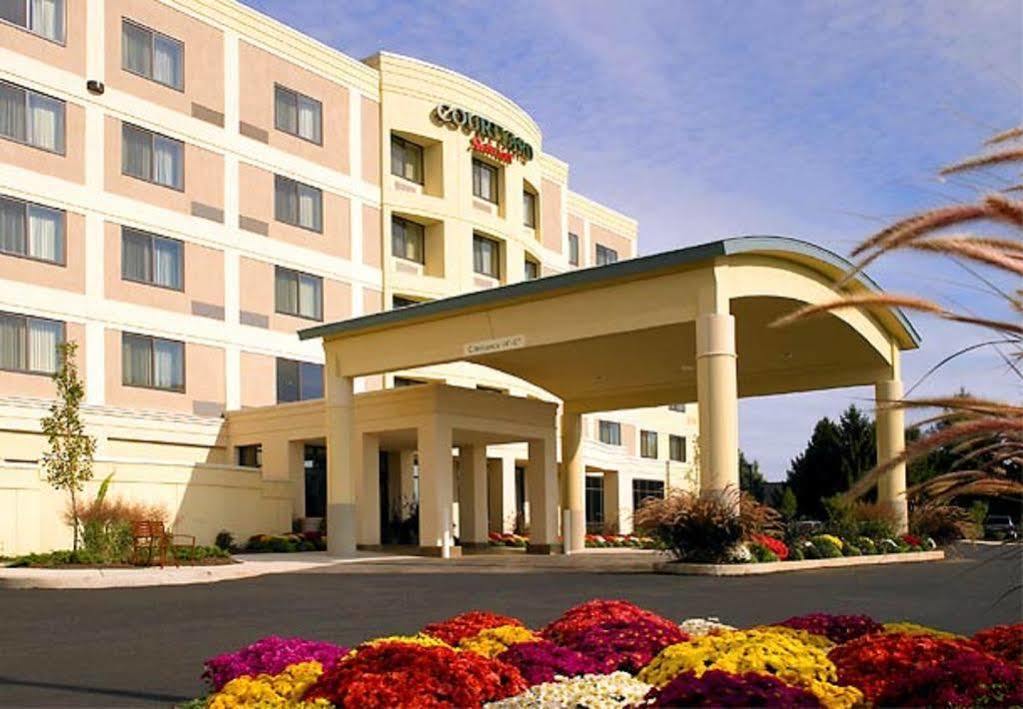 Отель Courtyard Lancaster Fertility Экстерьер фото