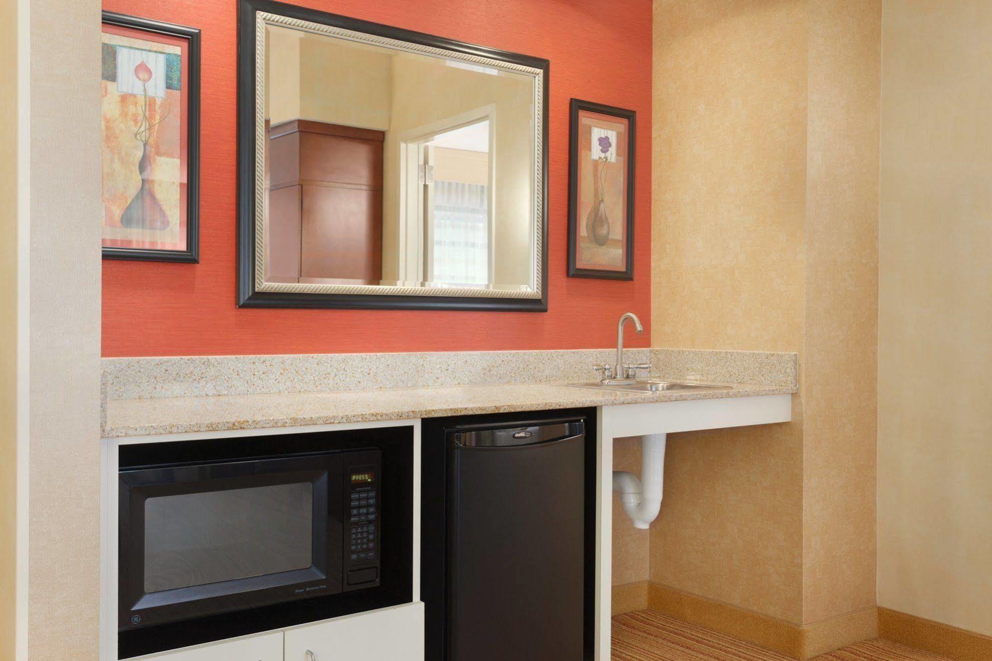Отель Courtyard Lancaster Fertility Экстерьер фото